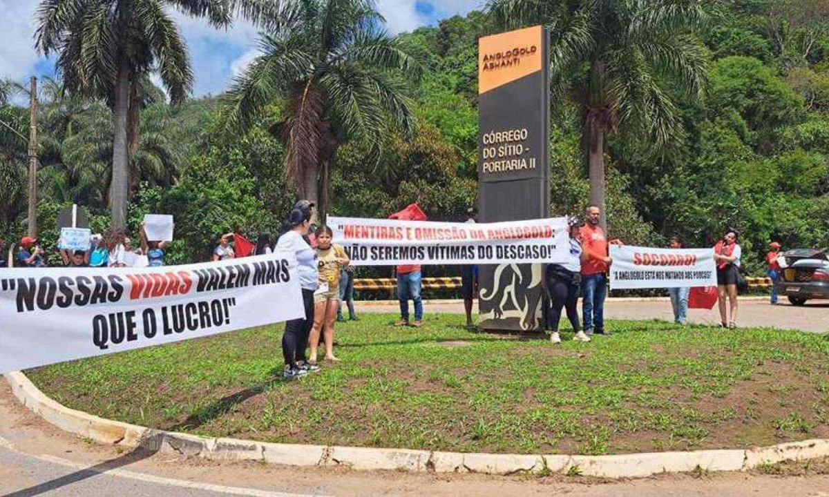 Moradores de Santa Bárbara protestam contra repetidos acionamentos de sirenes de evacuação da mineradora AngloGold Ashanti -  (crédito: Divulgação)