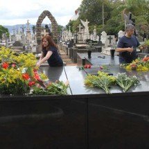 Dia de Finados: famílias e religiosos visitam cemitério do Bonfim em BH - Jair Amaral/EM/D.A Press