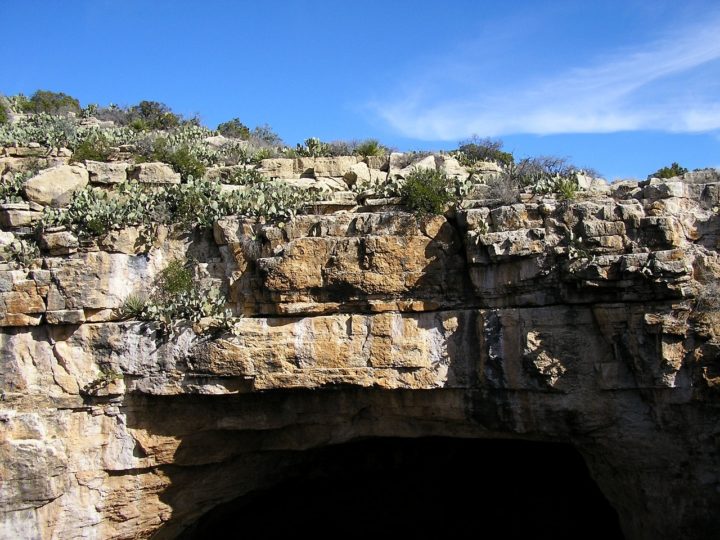 Risco de morte: Cristais alcançam 58°C em caverna fumegante no México