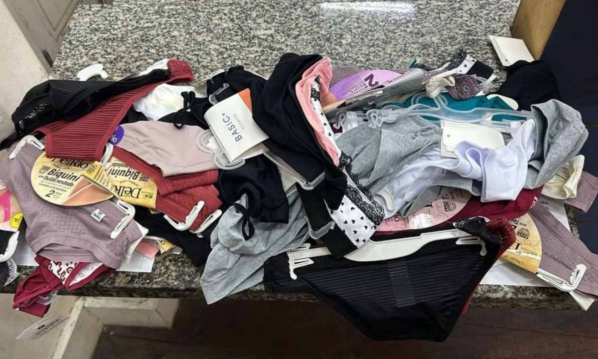 Homem furtou 20 kits de calcinhas em shopping da cidade de Niterói, na Região Metropolitana do Rio de Janeiro, e foi preso -  (crédito: PMERJ/Divulgação)