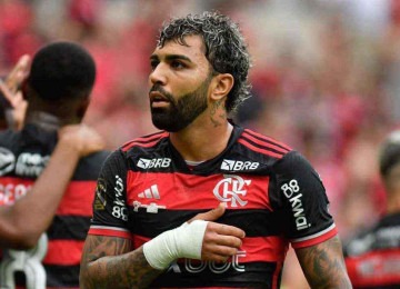 Com dois gols, Gabriel Barbosa foi um dos principais nomes do primeiro jogo da final, e deixou o Flamengo muito perto do título da Copa do Brasil -  (crédito: Alexandre Guzanshe/EM/D.A Press)