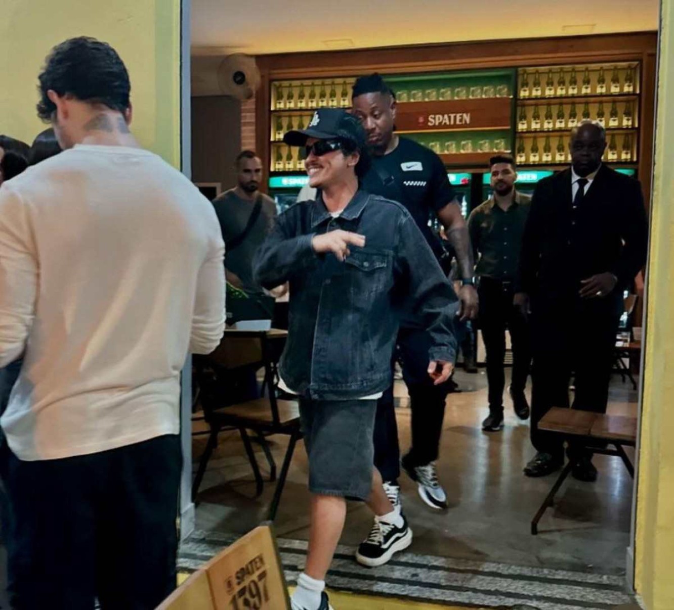 Bruno Mars escolhe o Tizé Bar e Butequim para curtir BH antes de show