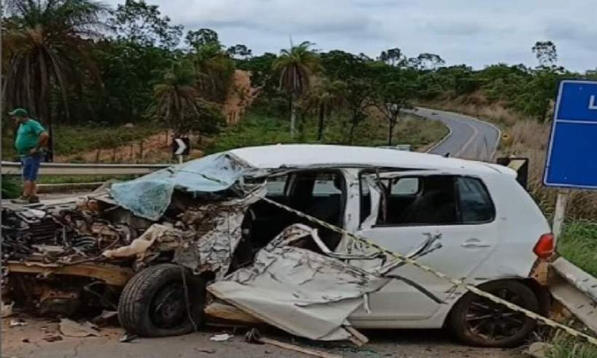 Motorista de Gol morre em batida frontal com caminhão em rodovia de MG - Redes sociais