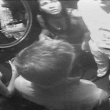 Mulheres aplicam golpe ‘Boa noite, Cinderela’ em turistas - Reproduçao/câmera de segurança