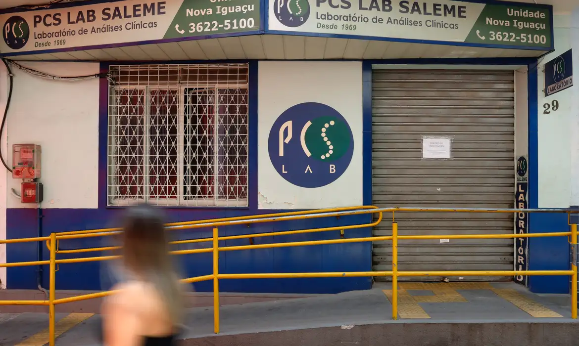 Fachada do laboratório no Rio de Janeiro, onde ocorreu o escândalo dos órgãos contaminados com HIV -  (crédito: Fernando Frazão/Agência Brasil)