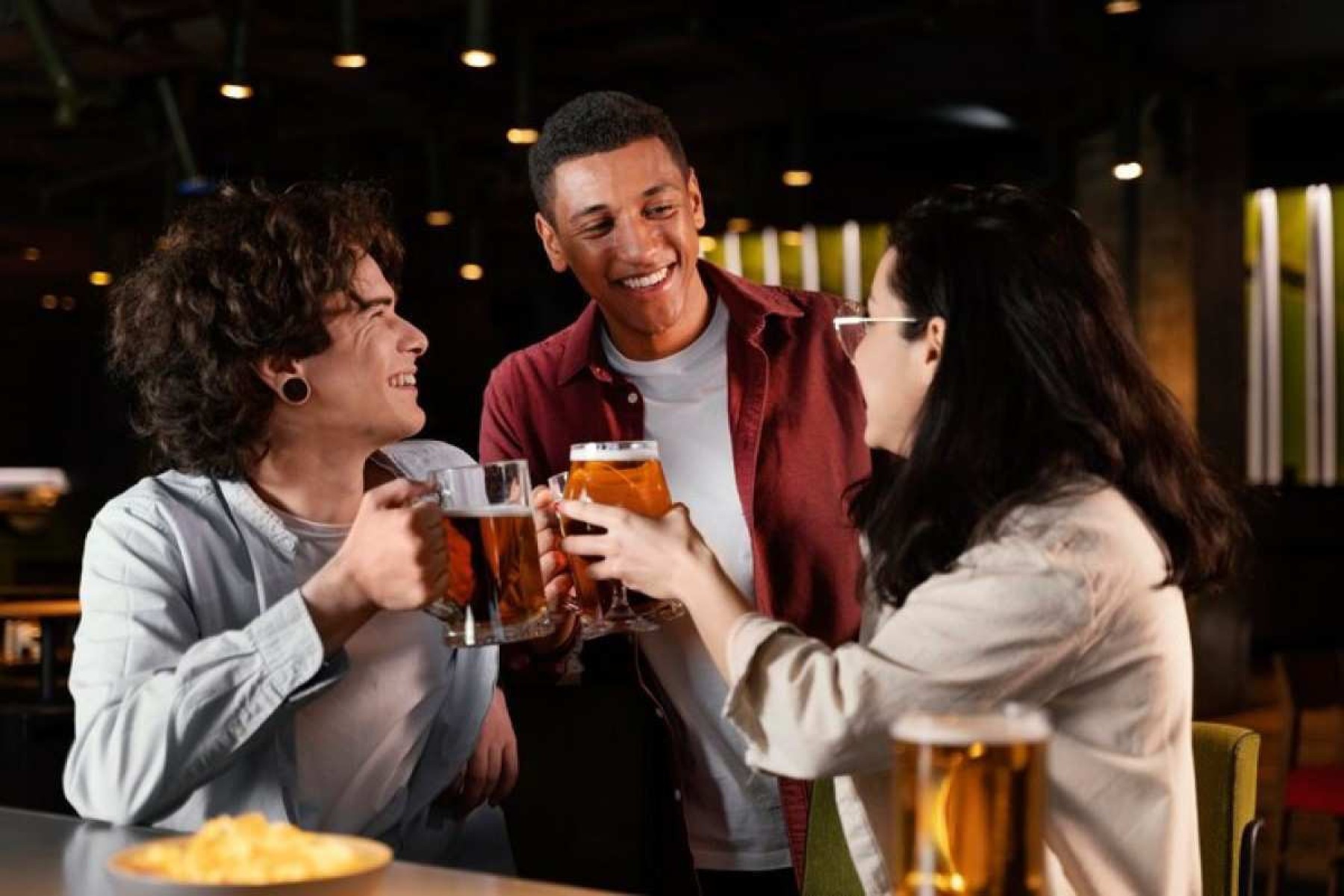 Comemorar o fim de ano em bares e restaurantes fica mais caro na Grande BH