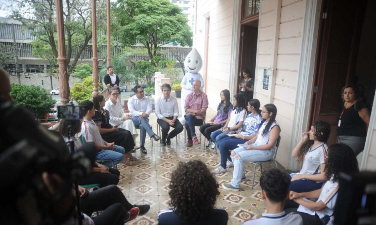 O Governo de Minas oficializou o início da campanha de multivacinação na Escola Estadual Afonso Pena -  (crédito: Alexandre Guzanshe / E.M / D.A Press)