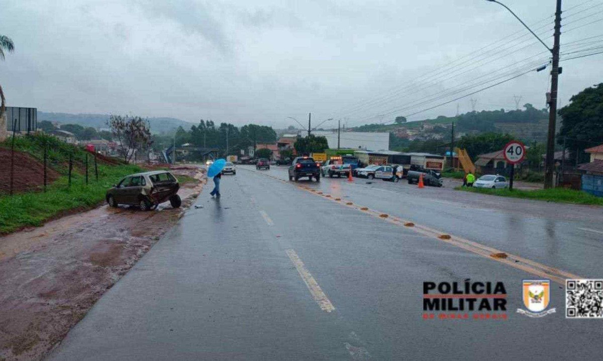 Acidente aconteceu na BR-265, no Sul de Minas -  (crédito: PMRv/Divulgação)