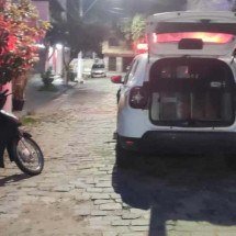 Ladrão preso ao tentar furtar moto e alarme disparar - PMMG/Divulgação