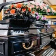 Homem invade funerária e rouba caixão com corpo de recém-nascido - PIXABAY