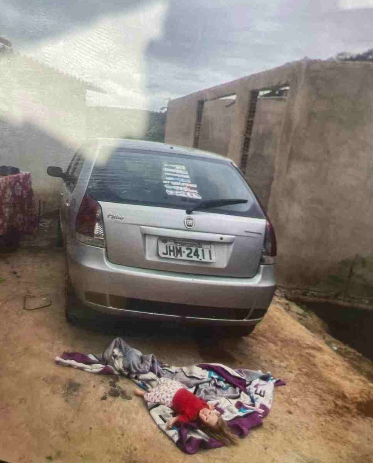 Casa de suspeitos de crime que terminou em morte por engano é incendiada