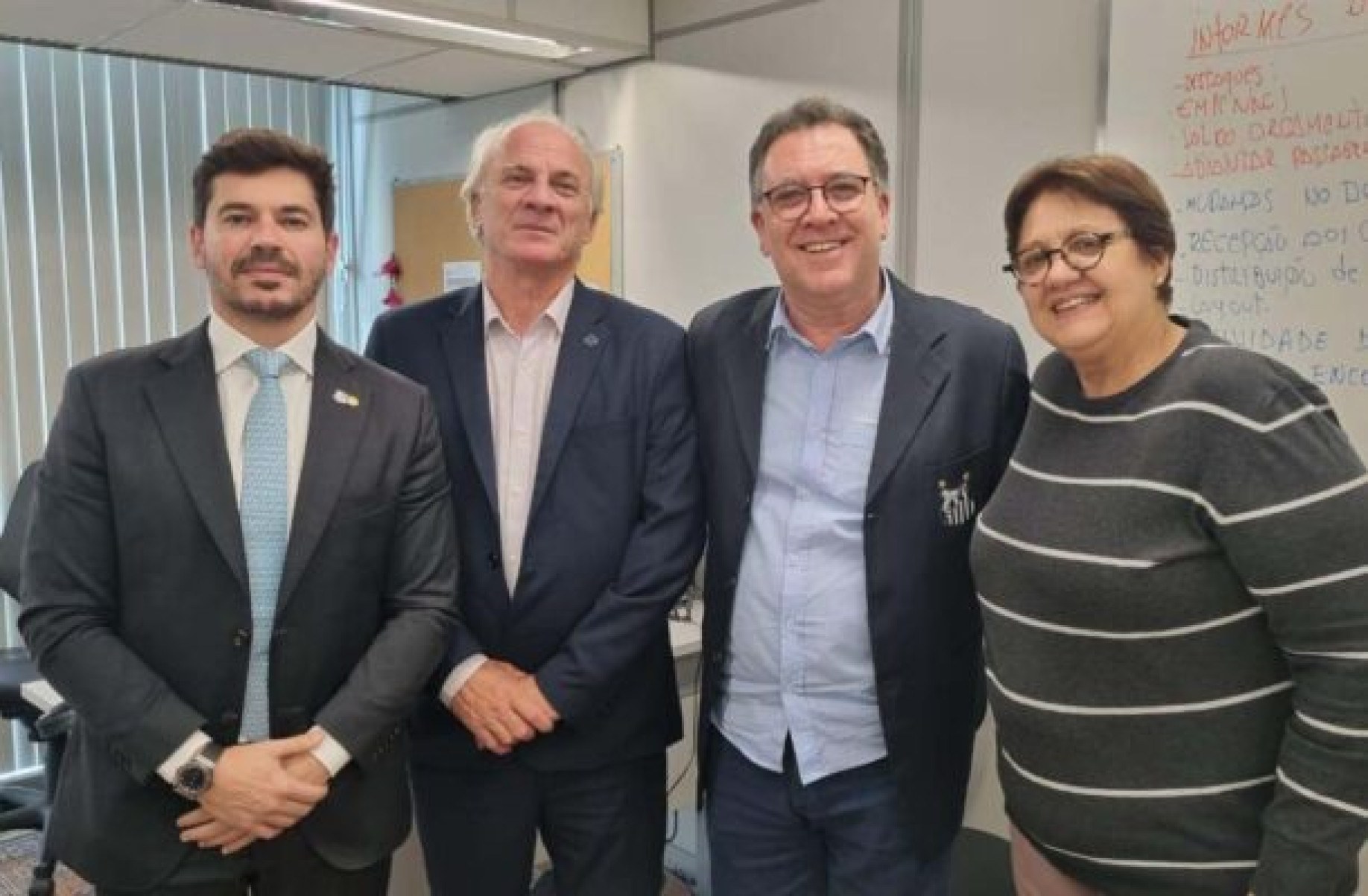 Em Brasília, presidente do Santos tem reunião sobre o CT Rei Pelé