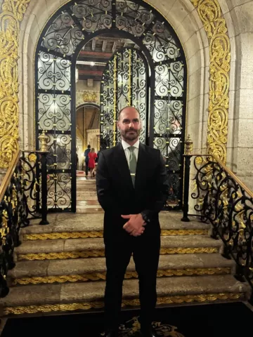 Eduardo Bolsonaro em Mar-a-Lago -  (crédito: Reprodução/Instagram)