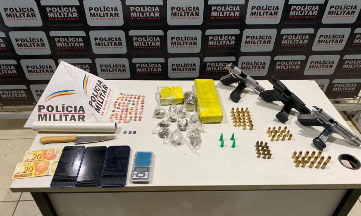 Material apreendido pela Polícia Militar em uma oficina de carro na cidade de Guanhães -  (crédito: PMMG/Divulgação)
