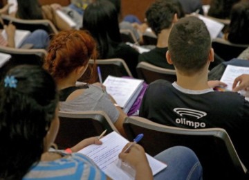 Em 2015, as notas do Enem viraram critério para o financiamento do Fundo de Financiamento Estudantil (Fies), programa do governo brasileiro que oferece financiamento a juros baixos para estudantes cursarem o ensino superior em instituições privadas. -  (crédito: Wilson Dias Agência Brasil)
