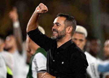 O tÃ©cnico do Botafogo, Artur Jorge, deu um padrÃ£o de jogo ao time, que caminha a passos largos para conquistar o Brasileiro -  (crédito: Eitan ABRAMOVICH / AFP)