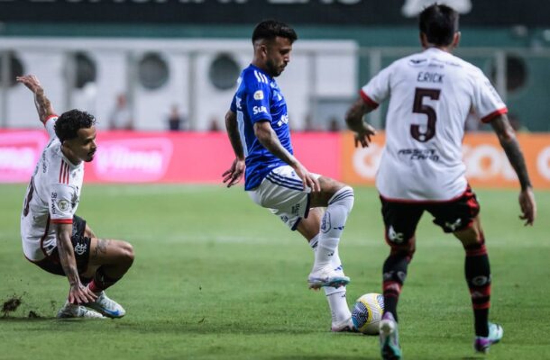 Matheus Henrique aponta falta de atenção para derrota do Cruzeiro