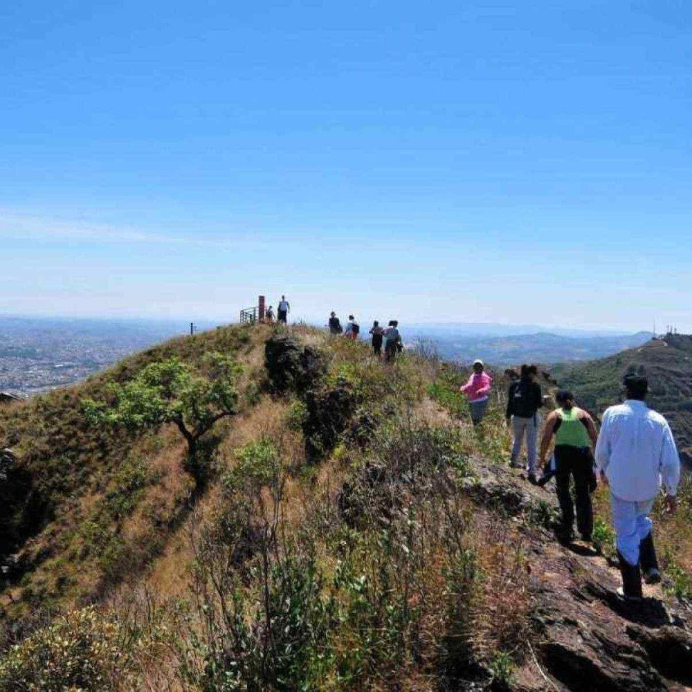 Caminhada na Serra do Curral reúne população em defesa do meio ambiente
