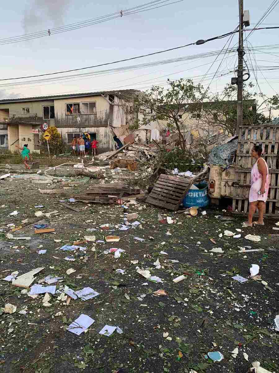 Prédio desaba em Maceió  -  (crédito: Reprodução/X/@RonnyVieira01)