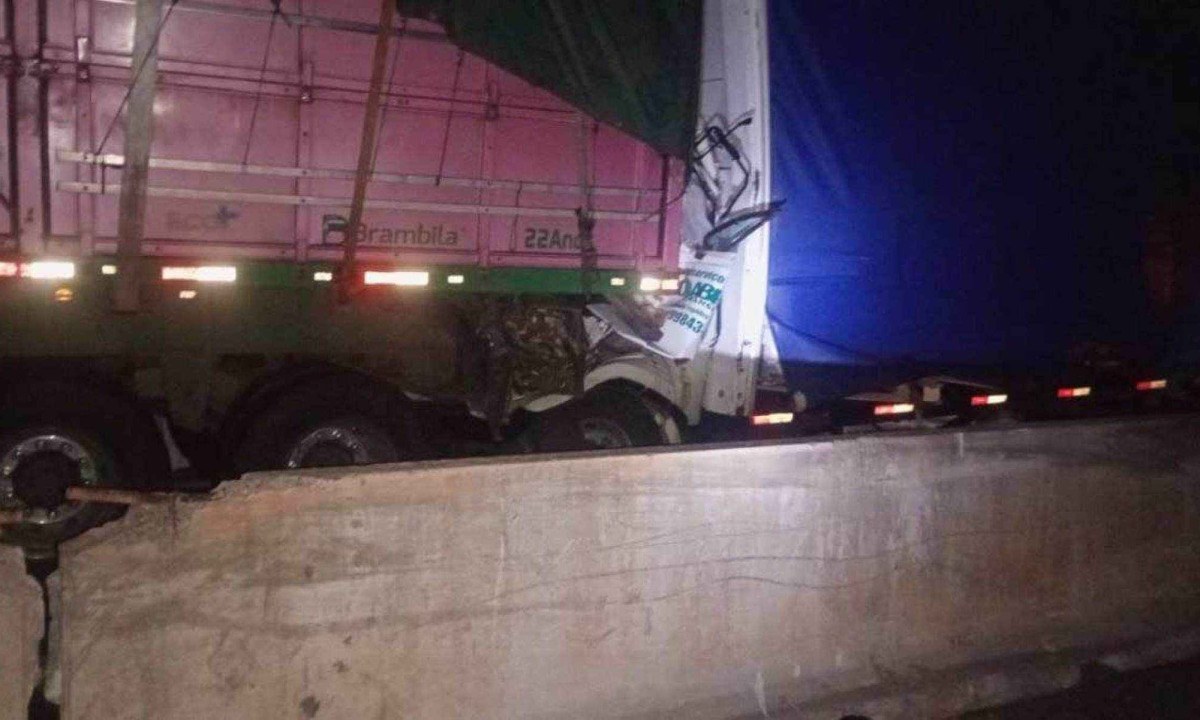 Caminhoneiro morreu e mulher ficou ferida em acidente na Fernão Dias, no Sul de Minas -  (crédito: Redes Sociais)
