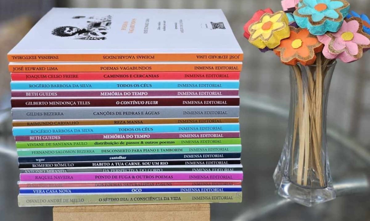 A cole&ccedil;&atilde;o re&uacute;ne livros de 25 poetas contempor&acirc;neos, sendo 18 brasileiros e sete africanos -  (crédito: Inmensa Editorial)