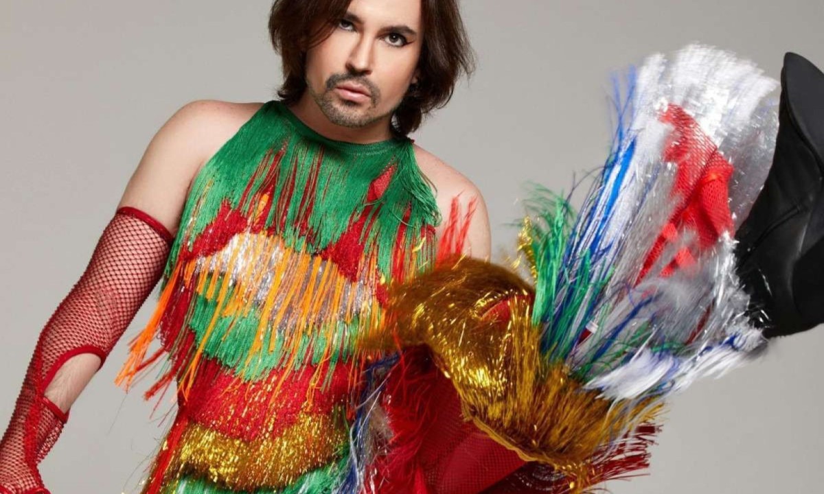 Cantor Johnny Hooker diz que cena LGBTQIAPN+ "trouxe respiro cultural para o Brasil" -  (crédito: Carlos Salles/divulgação)