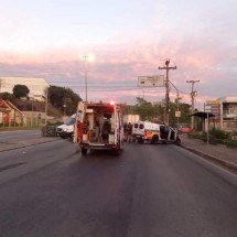 Acidente entre viatura da polícia e van deixa militares feridos em Contagem - Transcon/Divulgação