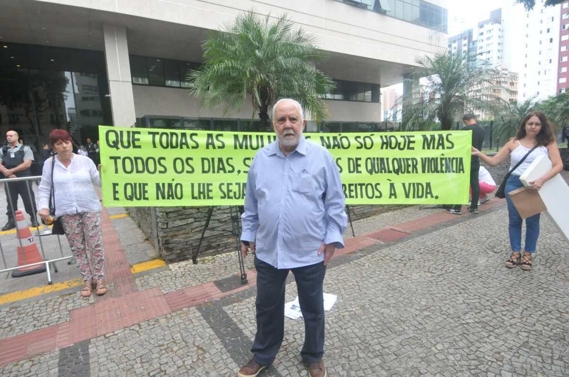 Pai de Lorenza, morta por promotor, sobre médico absolvido: 'Indignação'