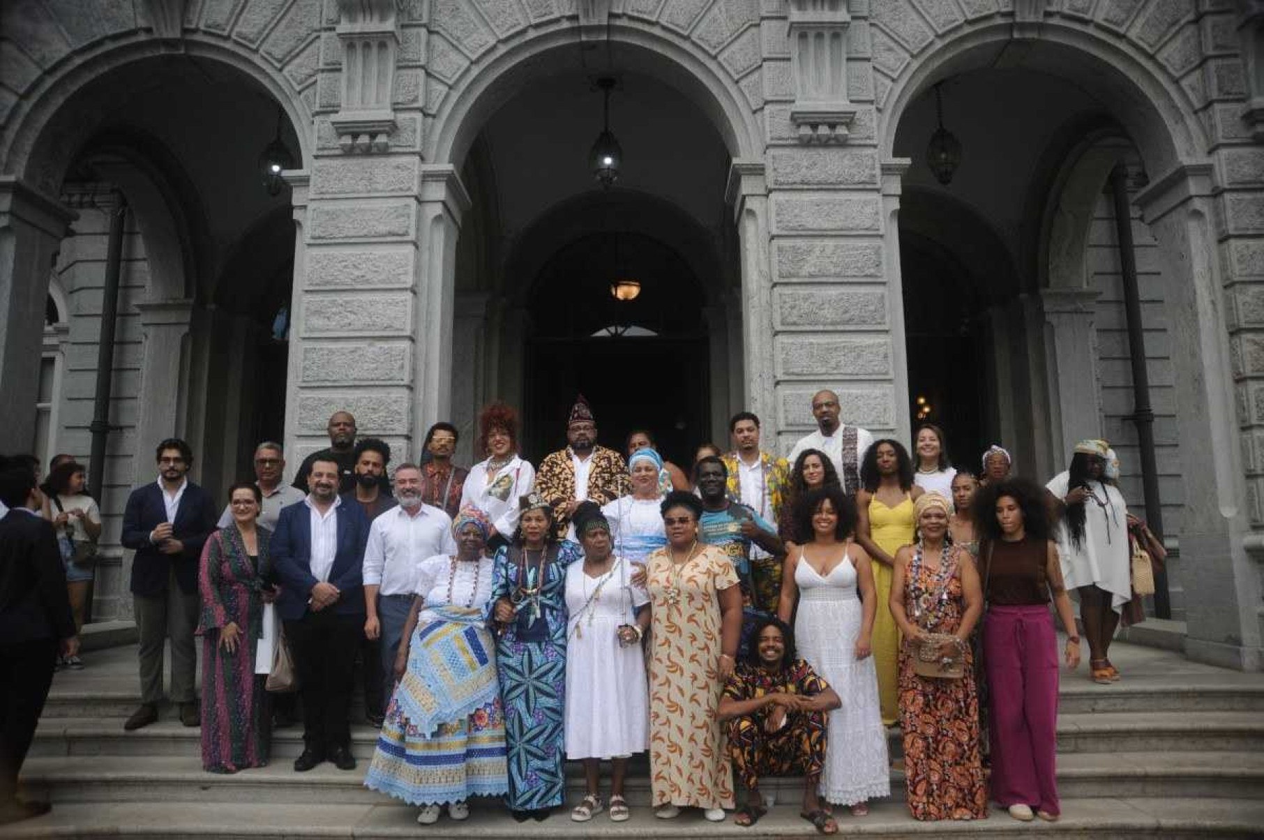 Rainha do Congo é recebida com festa e música no Palácio da Liberdade