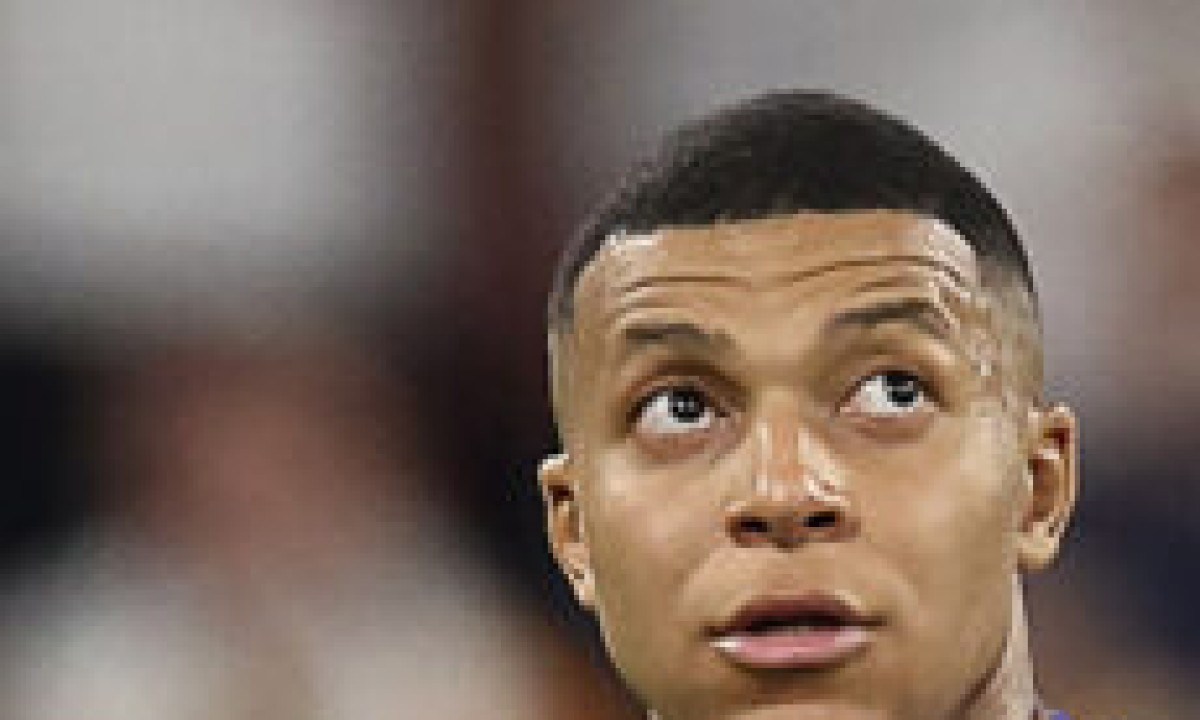  France's forward #10 Kylian Mbappe reacts after losing the UEFA Euro 2024 semi-final football match between Spain and France at the Munich Football Arena in Munich on July 9, 2024. (Photo by FRANCK FIFE / AFP)
     -  (crédito:  AFP)