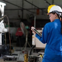 Automação industrial: liderança feminina ainda é baixa - DINO