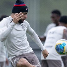 Com dois zagueiros machucados e dois laterais suspensos, Ramón Díaz deve voltar ao esquema com dois zagueiros de ofício -  (crédito: Foto: Rodrigo Coca / Ag. Corinthians)