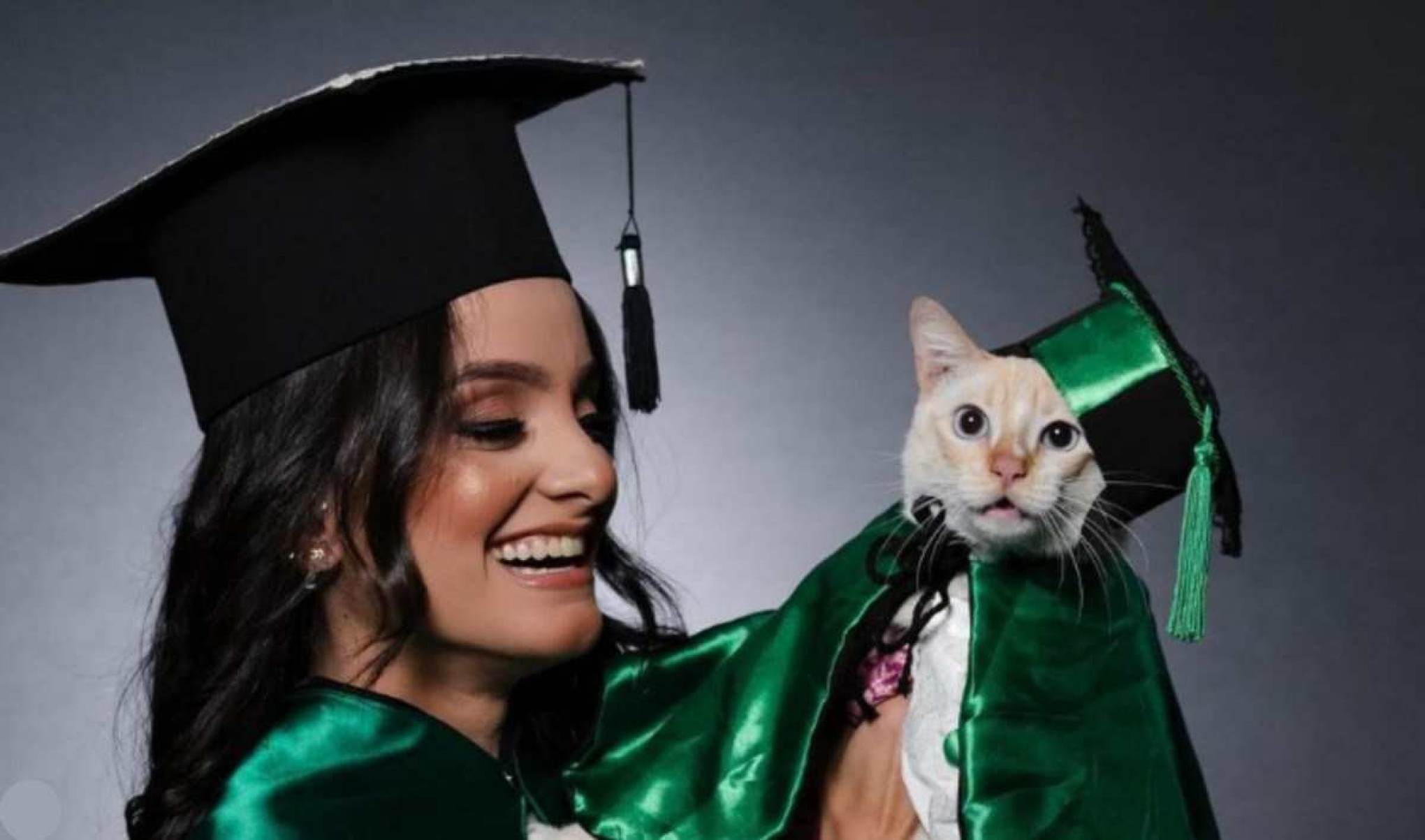 Estudante leva gata para fotos de formatura e viraliza na web