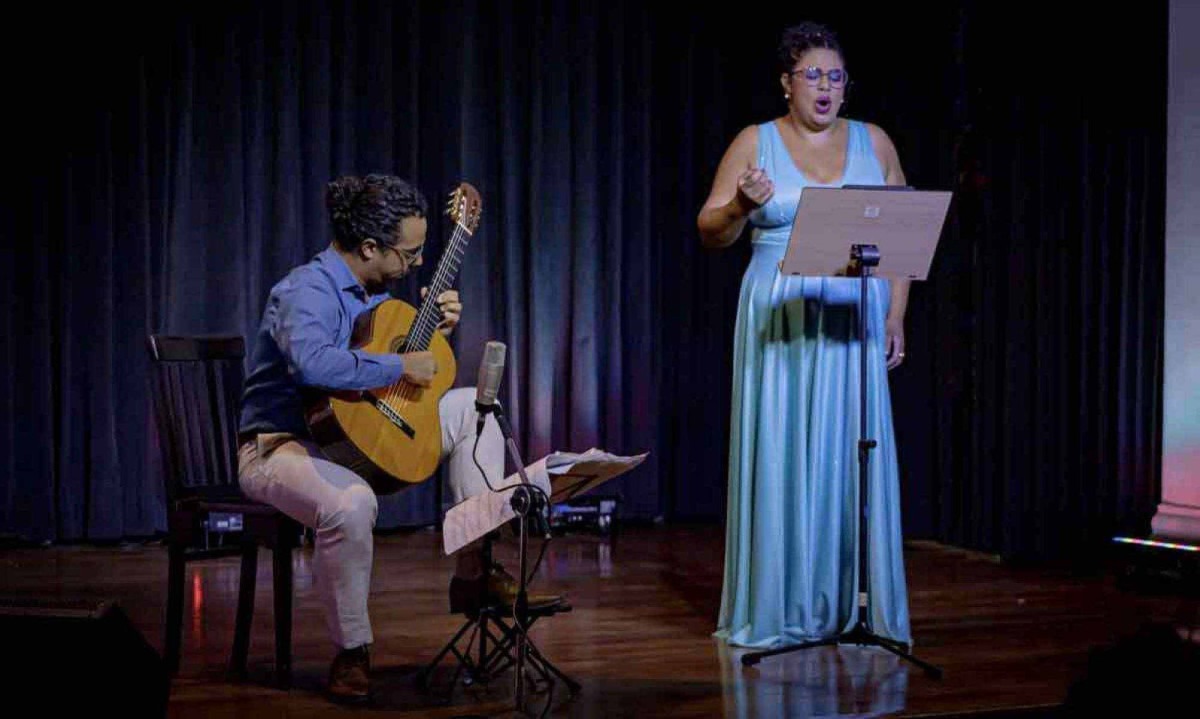 Anderson Reis e Caroline Peres apresentam "Canta violão pra eu sonhar",  com 12 canções do compositor carioca, entre elas "Dentro da noite" -  (crédito: Jorge Pereira/Divulgação)