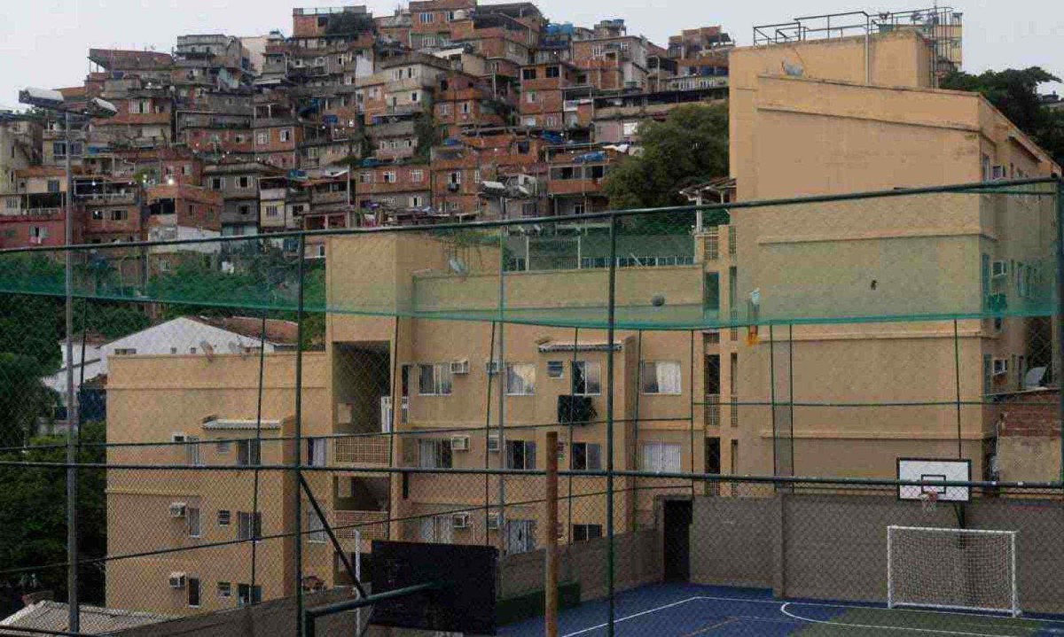 Estudo revela a expansão da população favelada e do número de favelas em todo o Brasil -  (crédito: Pablo PORCIUNCULA/AFP)