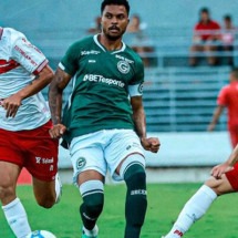 Com gol de Lucas Ribeiro nos acréscimos, o Alviverde ficou momentaneamente a dois pontos do G4 da Série B -  (crédito: Divulgação / CRB)