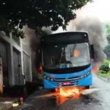 MG: ônibus pega fogo e fica completamente destruído - Corpo de Bombeiros/Divulgação