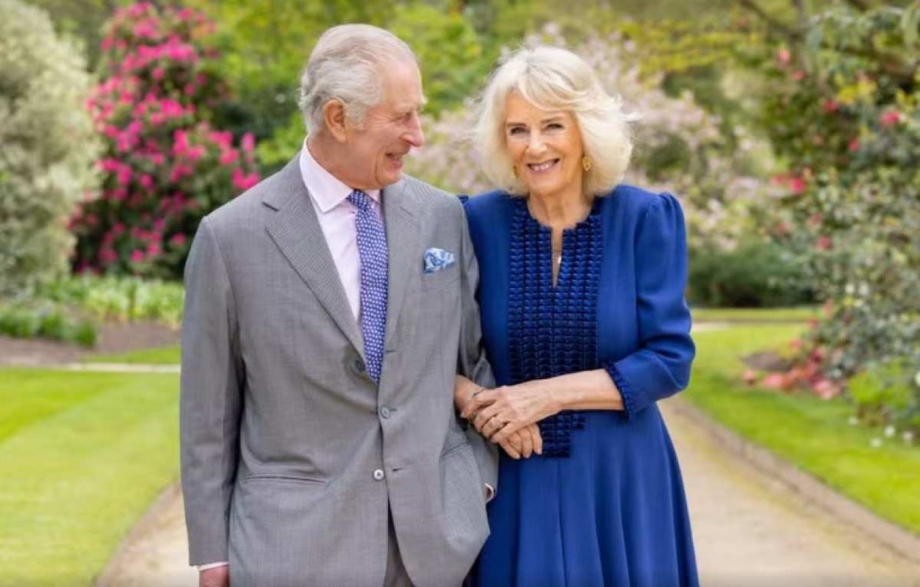 O rei Charles III ao lado da rainha Camilla -  (crédito: Divulgação/ Palácio de Buckingham)