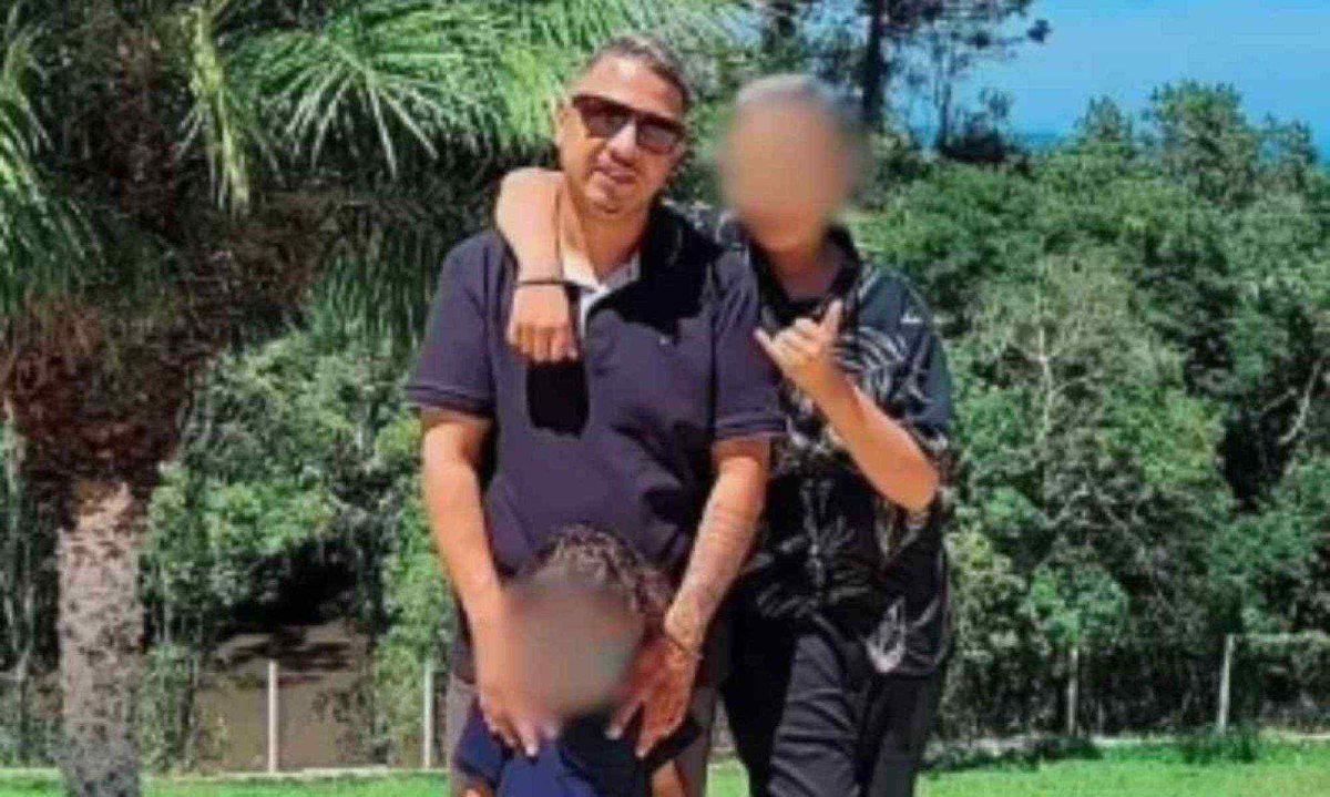 O motorista de aplicativo Celso Araújo Sampaio de Novais, de 41 anos, faleceu após ser atingido em tiroteio e ser internado na UTI -  (crédito: Reprodução/Redes sociais)