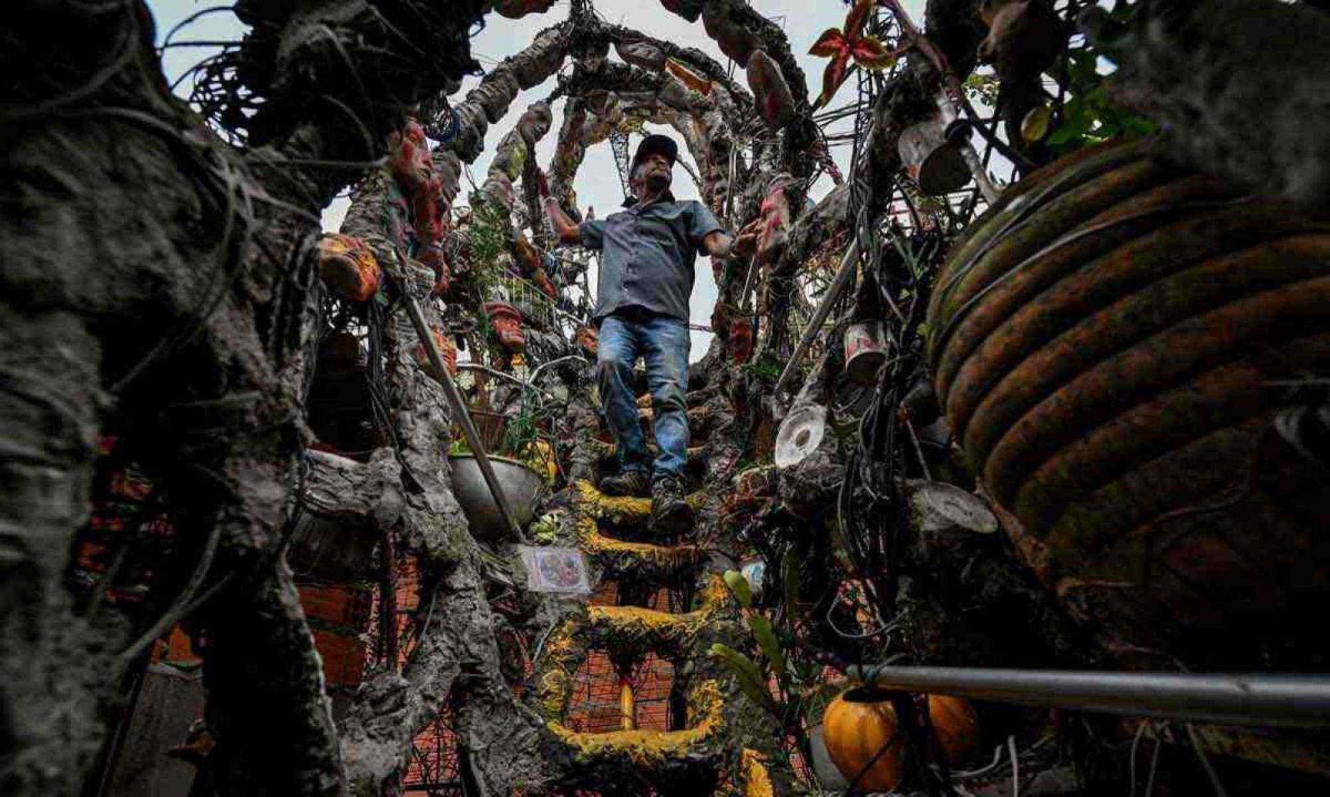 Estevão, um morador da segunda maior favela da cidade, construiu sua casa sem conhecer o arquiteto catalão Antonio Gaudi (1852-1926) -  (crédito: afp)