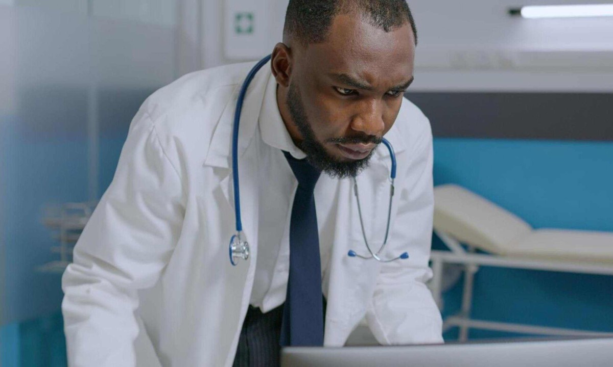 Ativistas e CFM discordam sobre cotas em residências médicas -  (crédito: DINO)