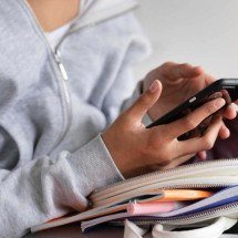 Projeto que proíbe celular nas escolas é aprovado pelo Senado - Reprodução/Freepik