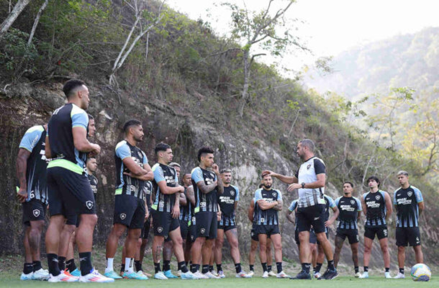 Elenco do Botafogo só retoma os trabalhos na quinta-feira (14)