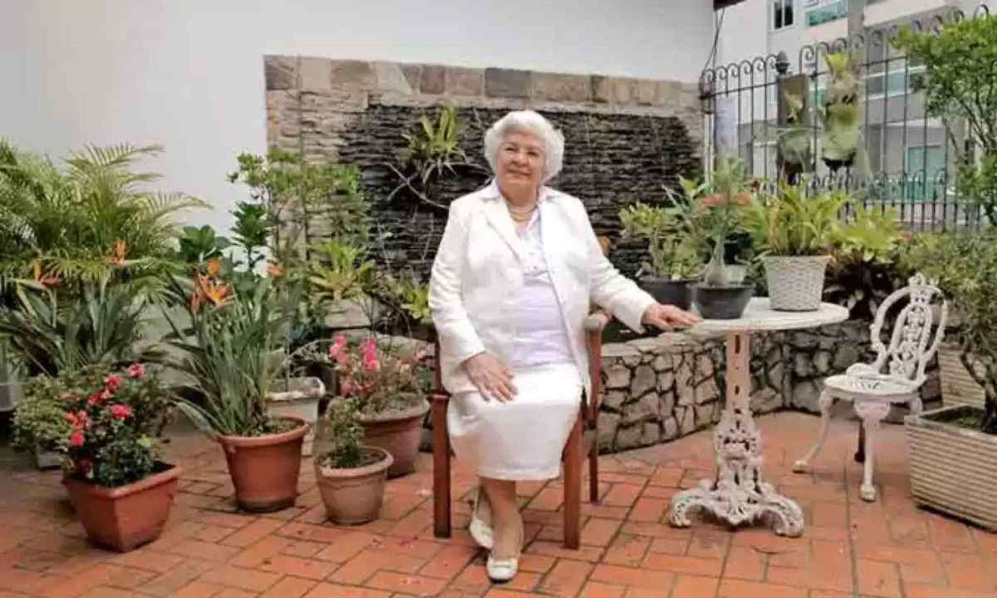 Morre a médium mineira Isabel Salomão, aos 100 anos