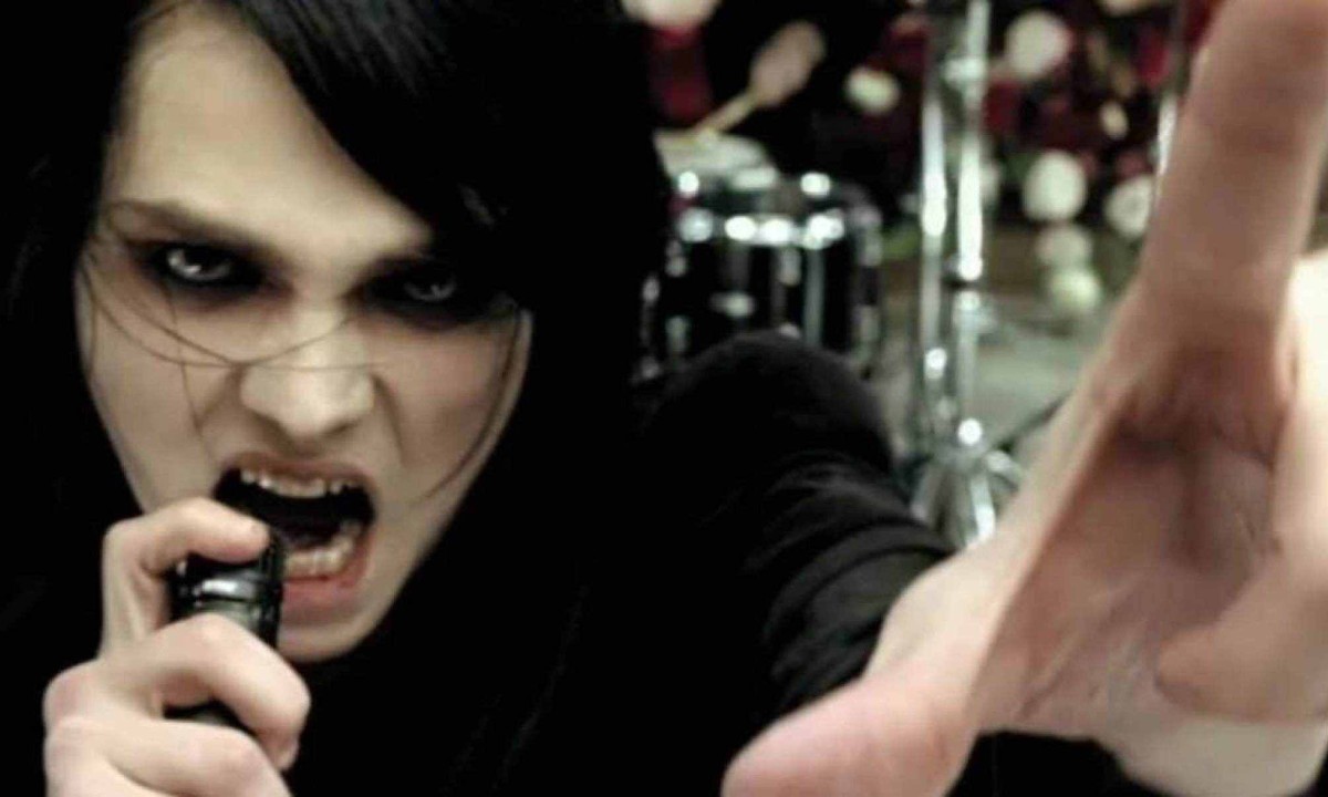 Banda 'My Chemical Romance' ficou famosa nos anos 2000, com hits como 'Helena' e 'Welcome to the black parade' -  (crédito: Reprodução / YouTube)
