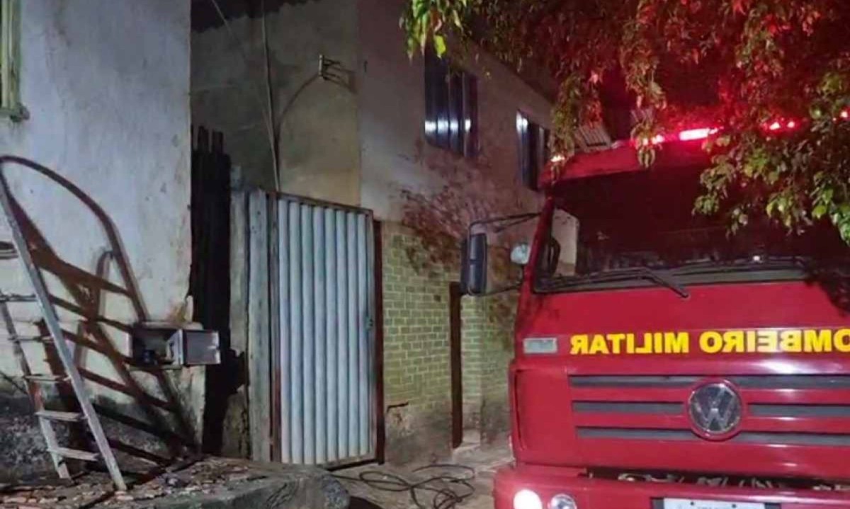 Corpo de Bombeiros foi acionado às 17h30  -  (crédito: CBMMG)