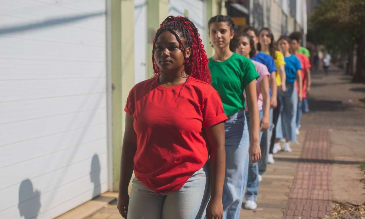 Ruas são fonte de inspiração, palco e cenário dos bailarinos da companhia mineira Coaduna -  (crédito: Gilberto Goulart/divulgação)
