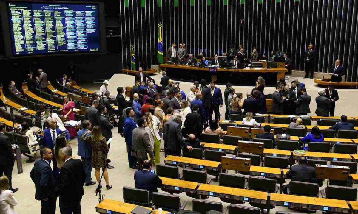 Plenário da Câmara: governo está para enviar o pacote com medidas de ajuste fiscal ao Congresso -  (crédito: MARCOS OLIVEIRA/AGÊNCIA SENADO)