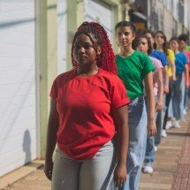 "Arredores", agora presencial, estreia inspirado em cachorros e grafites - Gilberto Goulart/divulgação