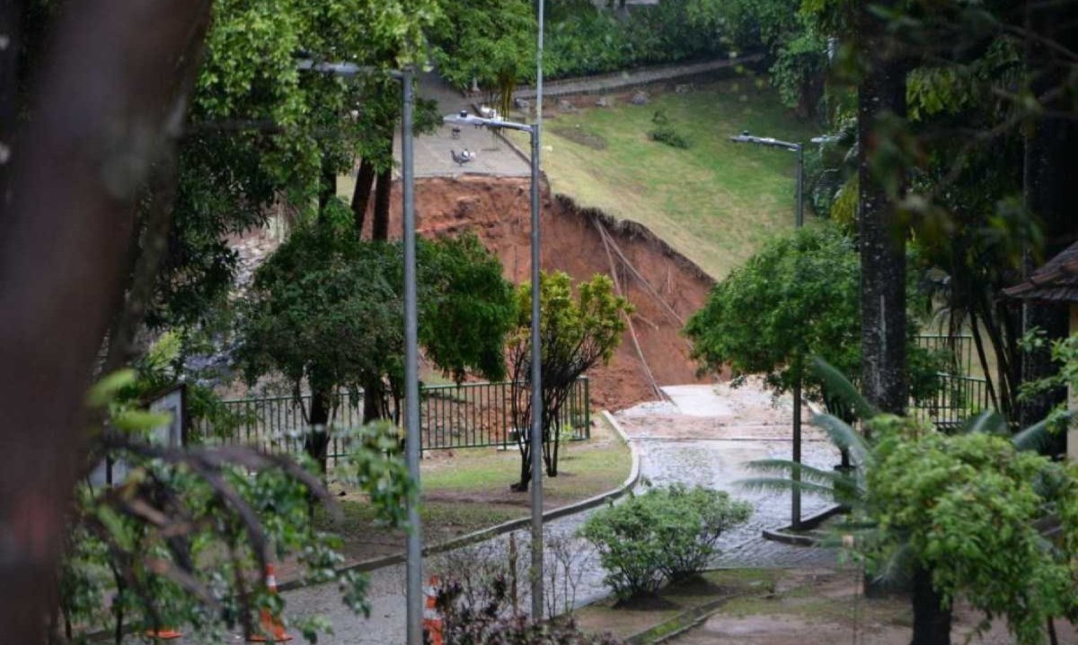 Temporal causa estragos em Belo Horizonte -  (crédito: Tulio Santos/EM/D.A Press)